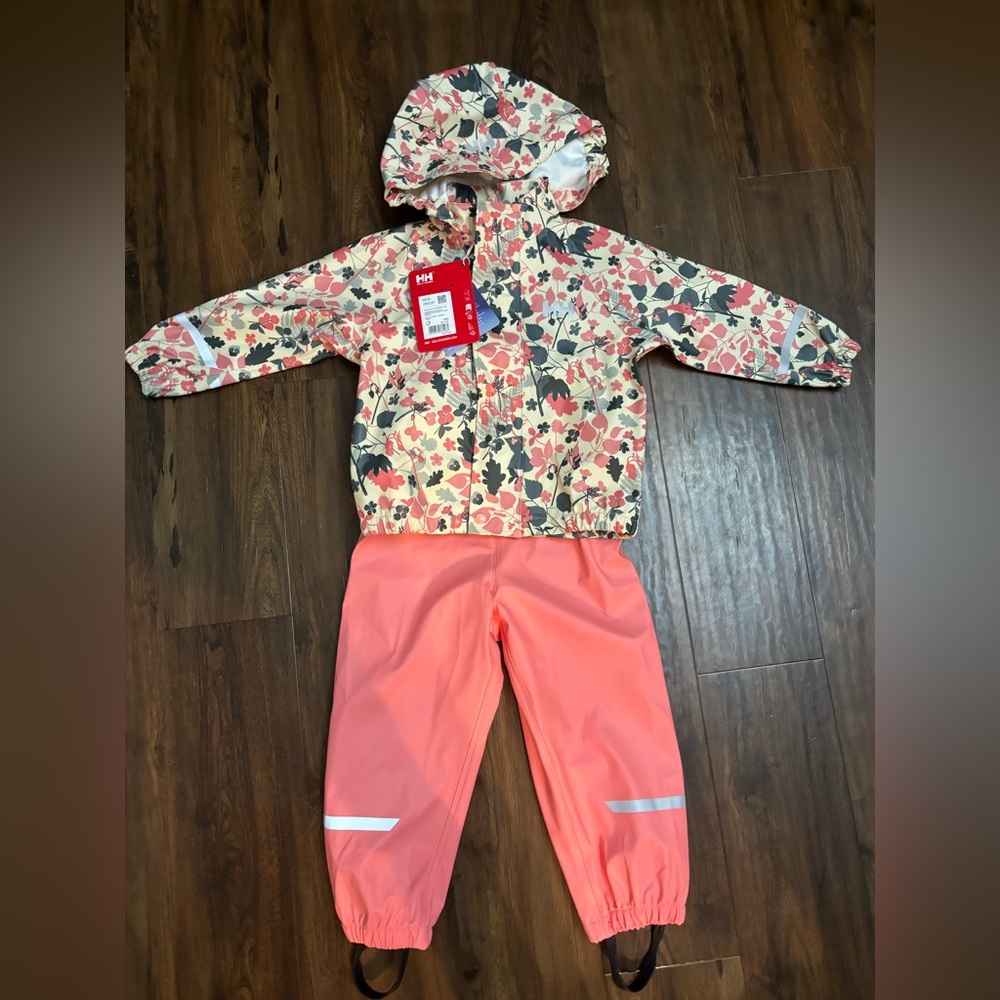 *Brand New* Size 2 Helly Hansen Bergen 2.0 Rain Jacket and Pants Set